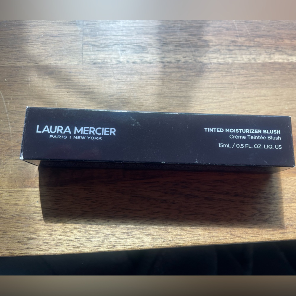 NWT. Laura Mercier Tinted Moisturizer Blush - Corsica